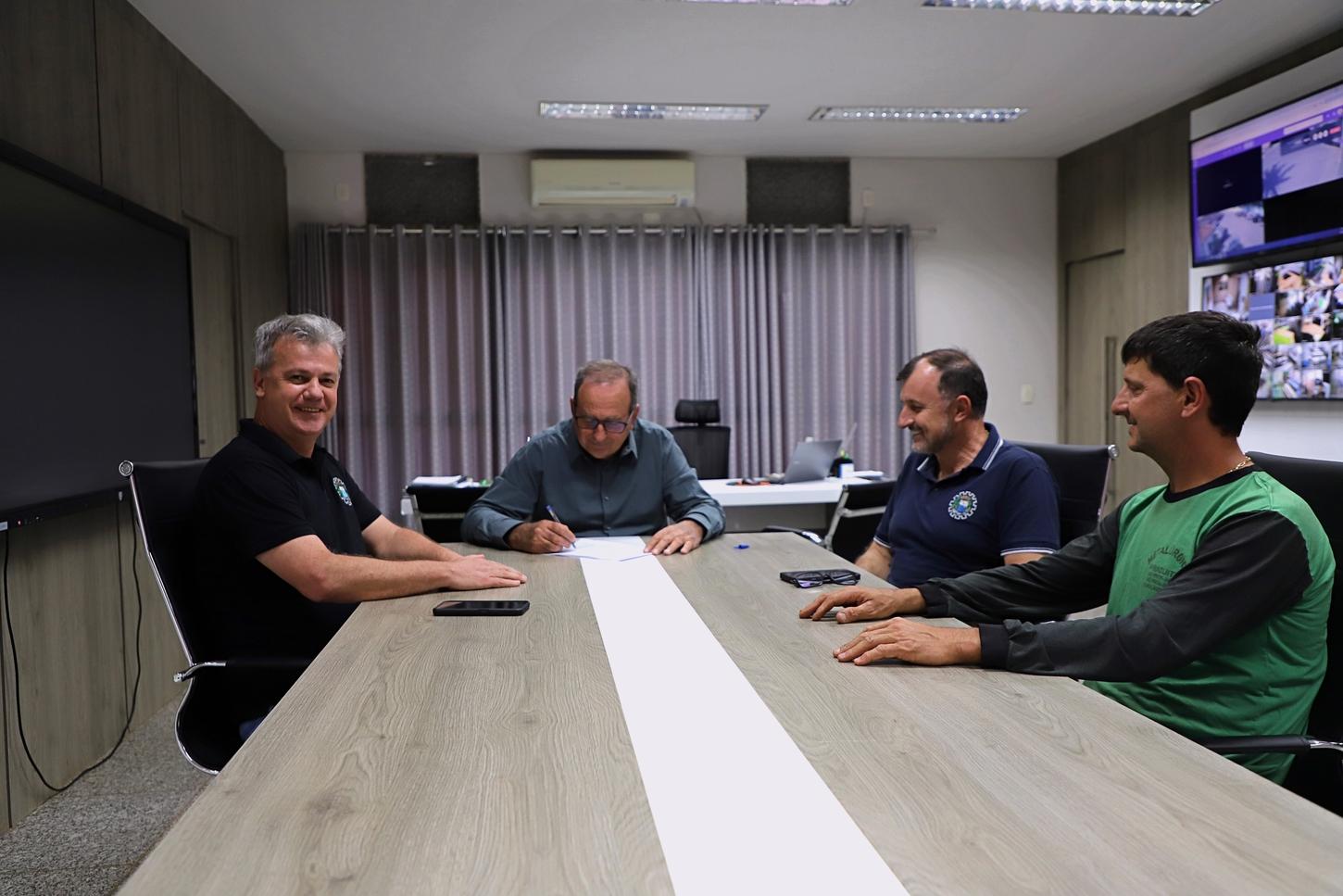  ITAIPULÂNDIA INICIA MELHORIAS NA COBERTURA DO AUDITÓRIO PROFESSOR ROMALINO PEREIRA DA LUZ