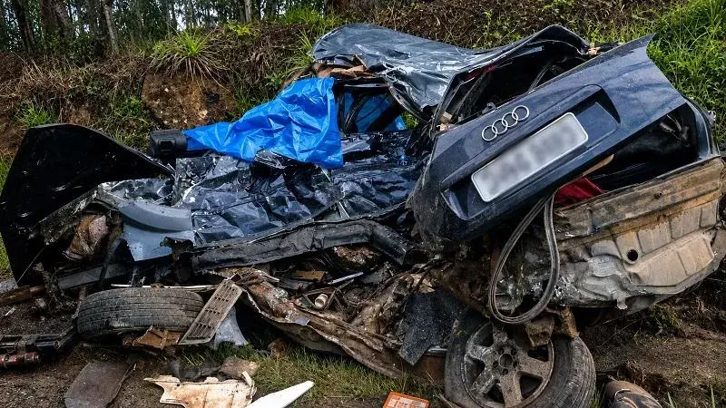 JOVEM DE 21 ANOS MORRE EM GRAVE ACIDENTE ENTRE AUDI E CARRETA NA PR-090