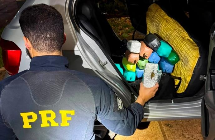 PRF APREENDE 15 QUILOS DE HAXIXE ESCONDIDOS NO TANQUE DE COMBUSTÍVEL DE VEÍCULO NA BR-277, EM SANTA TEREZINHA DE ITAIPU