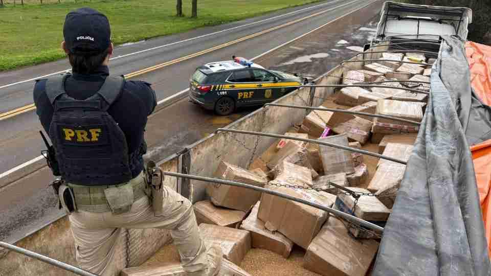 PRF APREENDE MAIS DE 3,5 TONELADAS DE MACONHA ESCONDIDAS EM CARGA DE TRIGO NA BR-277