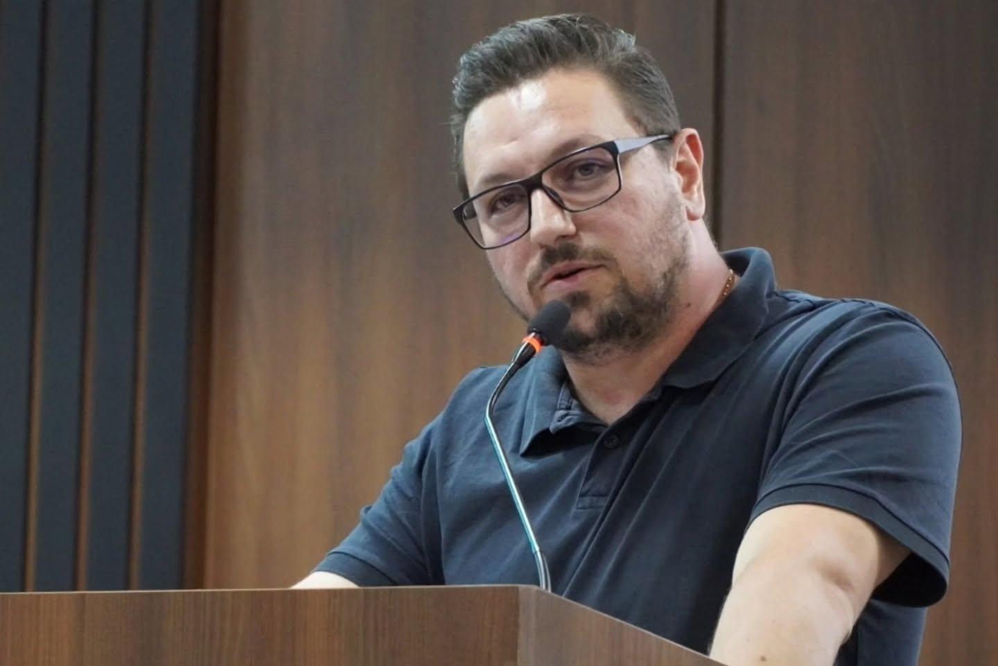 VEREADOR ANDRÉ ROYER SUGERE CAMPANHA PARA ORIENTAR USUÁRIOS DE PATINETES, BICICLETAS E MOTONETAS ELÉTRICAS EM ITAIPULÂNDIA