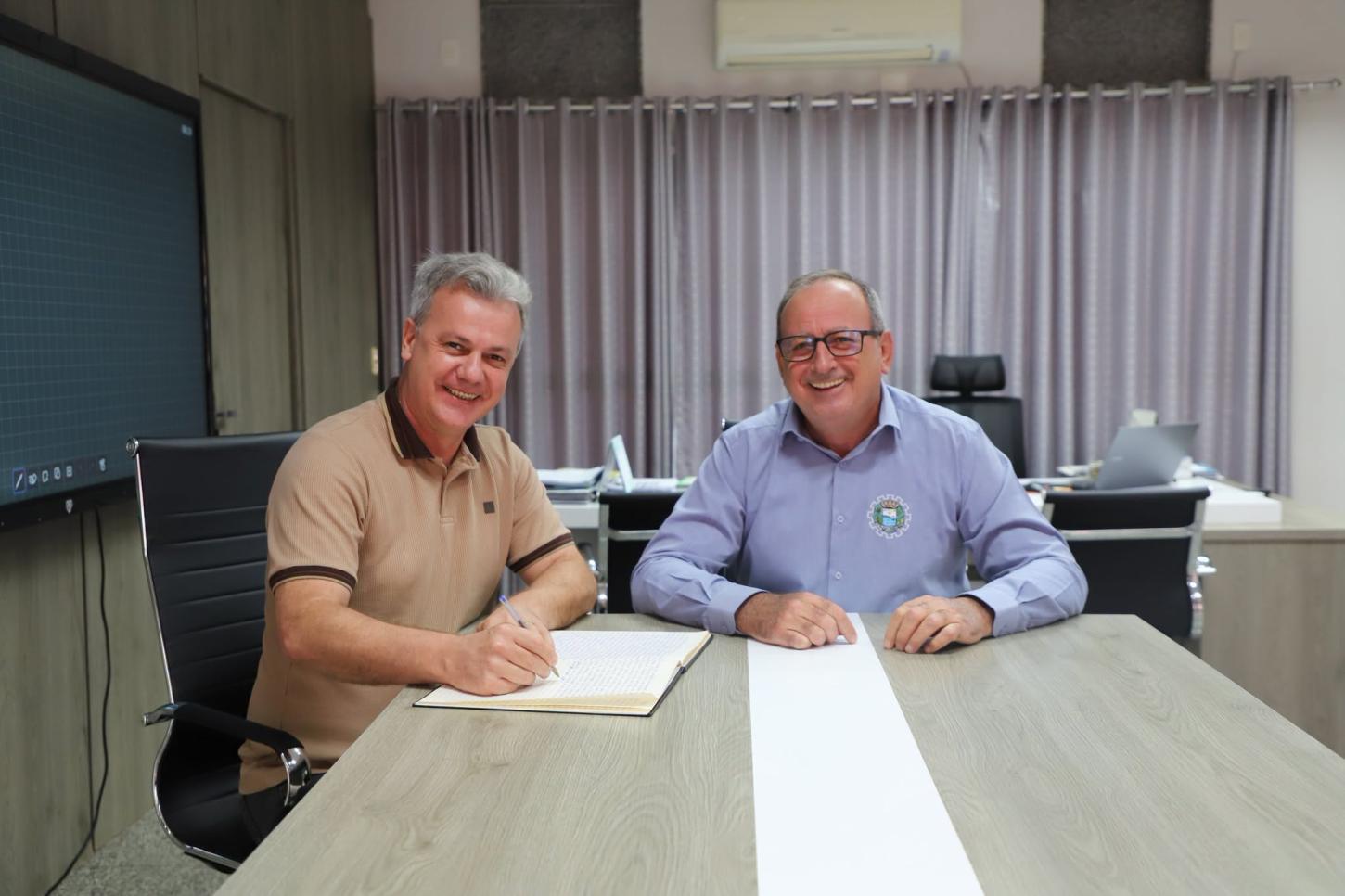 ADOLFO PREIS ASSUME INTERINAMENTE A PREFEITURA DE ITAIPULÂNDIA DURANTE FÉRIAS DE LINDOLFO RUI