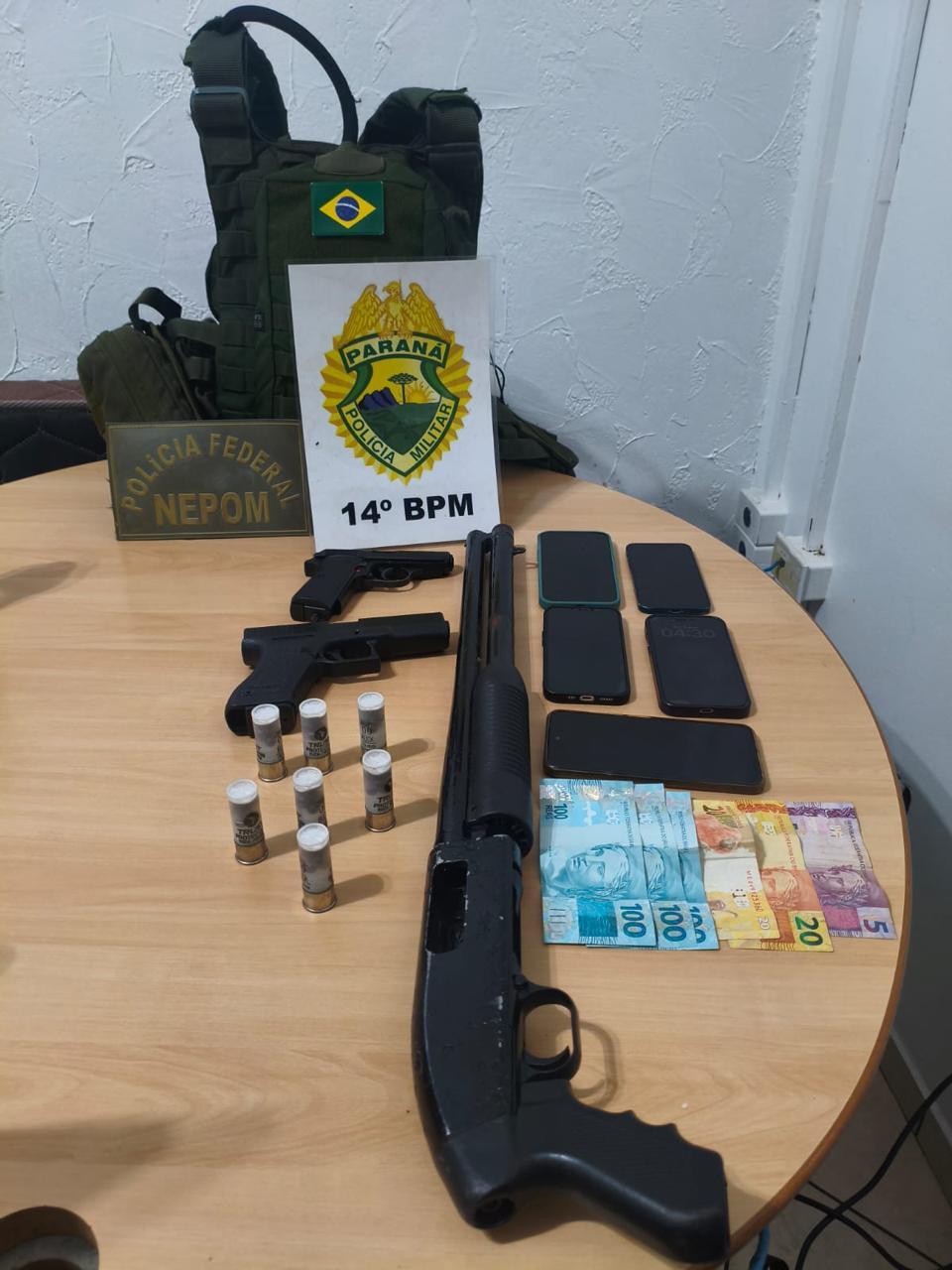 CINCO PESSOAS SÃO PRESAS COM ESPINGARDA E SIMULACROS EM FOZ DO IGUAÇU
