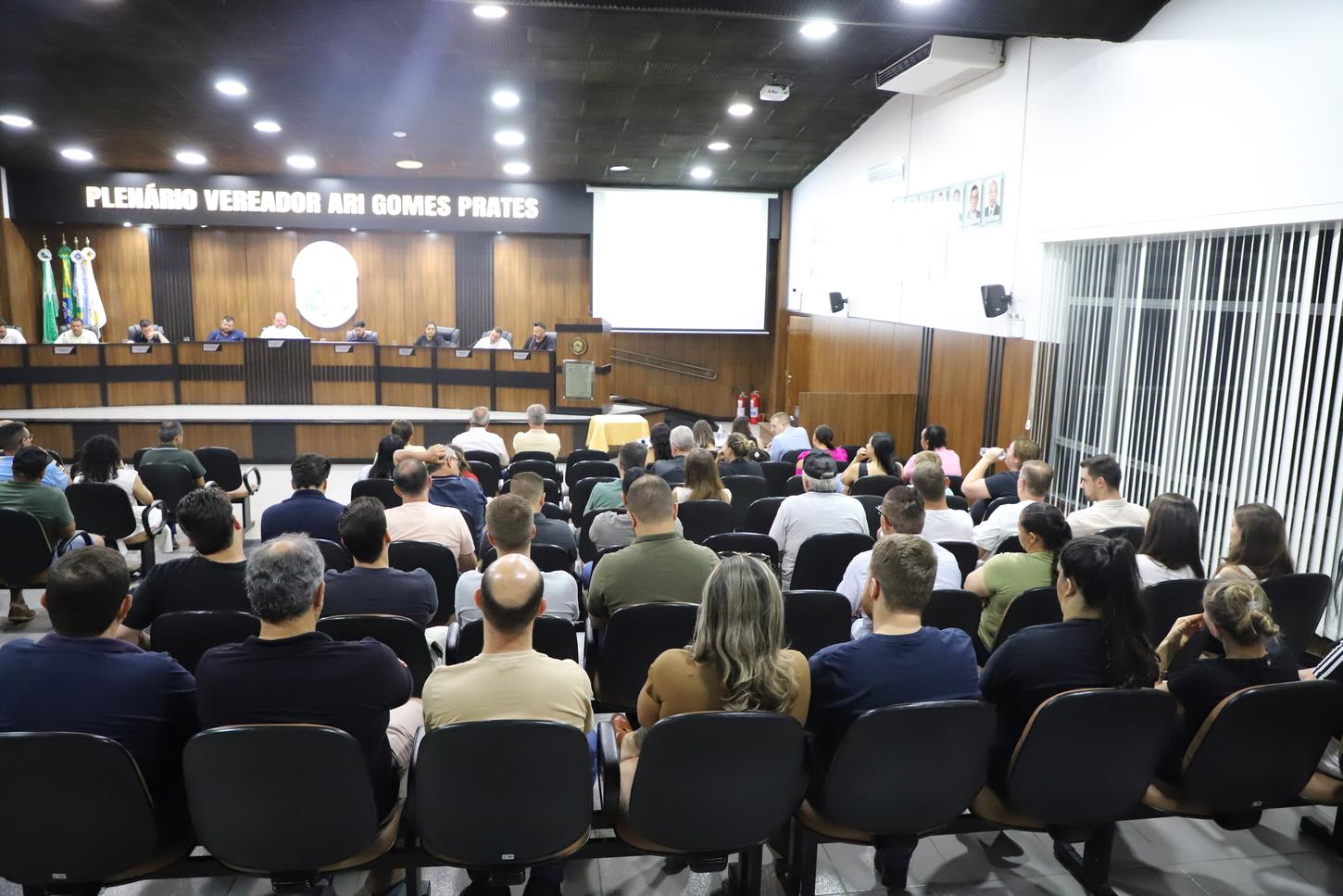 PREFEITO E VICE-PREFEITO APRESENTAM PROGRAMAS MUNICIPAIS NA CÂMARA DE ITAIPULÂNDIA