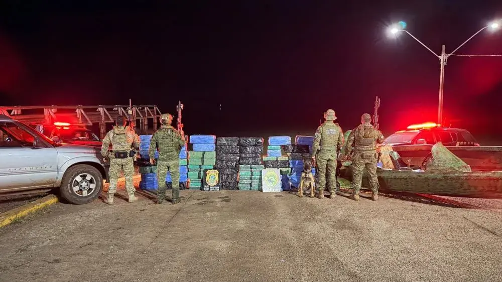 SANTA HELENA - OPERAÇÃO CONJUNTA APREENDE MAIS DE UMA TONELADA DE MACONHA EM PORTO CLANDESTINO 
