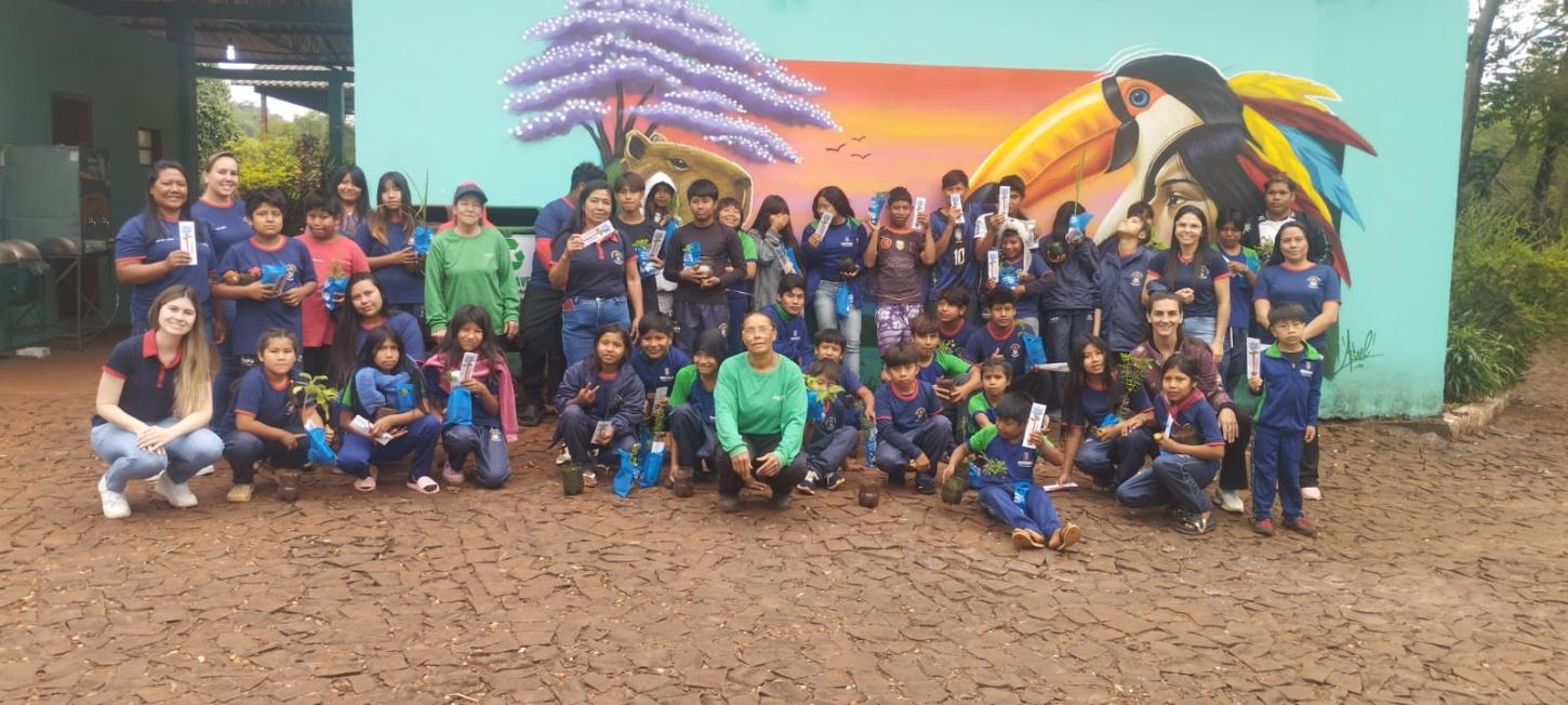 ALUNOS DA ESCOLA INDÍGENA ARANDU RENDA PARTICIPAM DE VISITA EDUCATIVA AO VIVEIRO MUNICIPAL DE ITAIPULÂNDIA