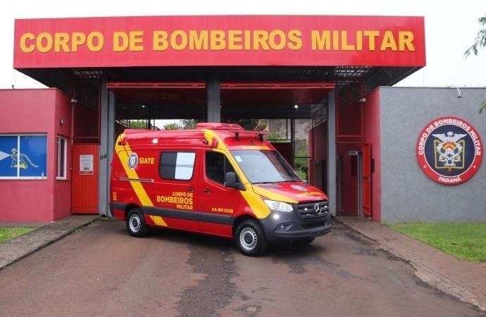 CORPO DE BOMBEIROS CAPTURA SERPENTE EM BARRACÃO DE SÃO MIGUEL DO IGUAÇU