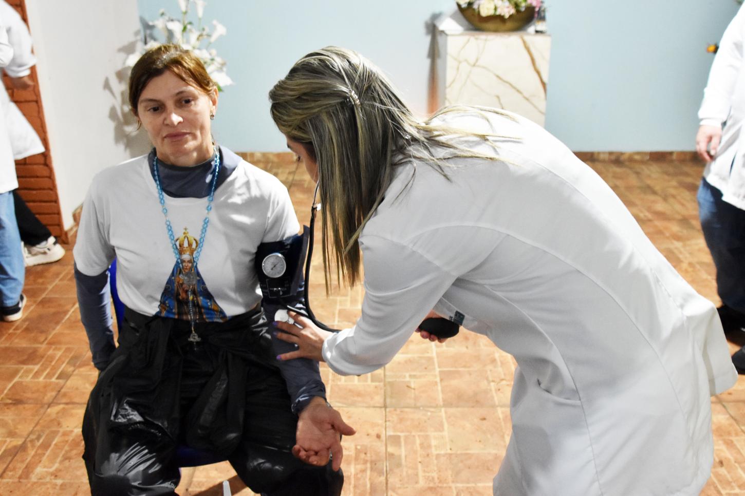 MILHARES DE ROMEIROS RECEBEM APOIO DURANTE PASSAGEM POR SÃO MIGUEL DO IGUAÇU RUMO A ITAIPULÂNDIA