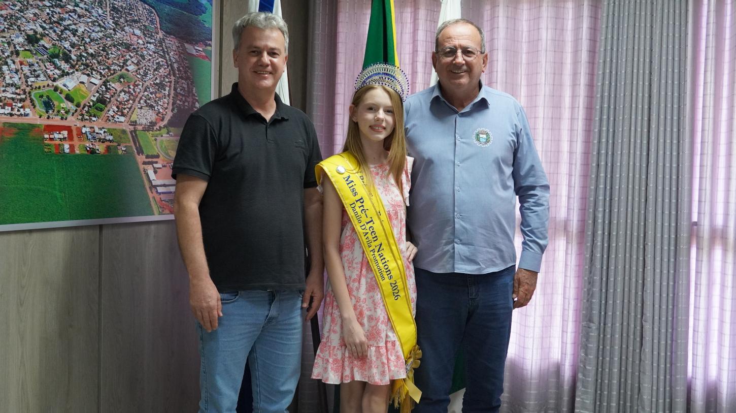 PODER EXECUTIVO DE ITAIPULÂNDIA RECEBE MISS STEFFANY LETICIA WECKER, DESTAQUE EM CONCURSOS DE BELEZA NACIONAIS E INTERNACIONAIS