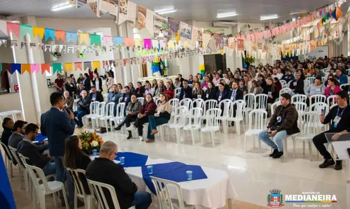 14ª CONFERÊNCIA MUNICIPAL DE SAÚDE REÚNE COMUNIDADE PARA DEBATER MELHORIAS NO SUS EM MEDIANEIRA