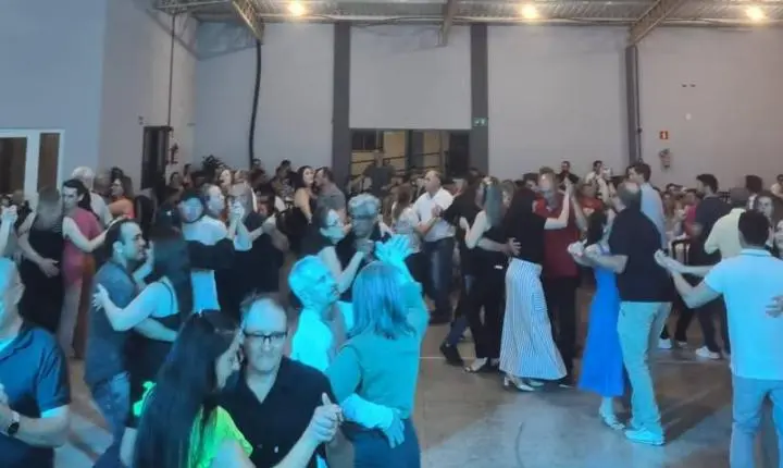 2º BAILE DE CASAIS DA ACIAI REÚNE PÚBLICO E MARCA NOITE DE CONFRATERNIZAÇÃO NO CARAMURU