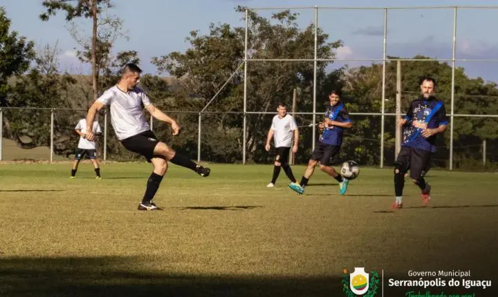 24º CAMPEONATO MUNICIPAL DE FUTEBOL COMEÇA COM GOLEADA E JOGOS MOVIMENTADOS EM SERRANÓPOLIS DO IGUAÇU