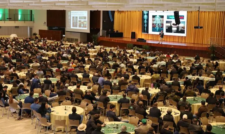 9º FÓRUM LAR AGRO + SOJA REÚNE FAMÍLIA ASSOCIADA PARA DEBATER ESTRATÉGIAS E FORTALECER O AGRONEGÓCIO