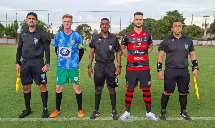 A EQUIPE DO SETE DE SETEMBRO DE ITAIPULÂNDIA EMPATA COM FLAMENGO DE FOZ NA COPA OESTE DE FUTEBOL DE CAMPO