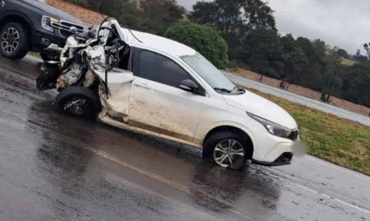 ACIDENTE NA BR-163 ENTRE TOLEDO E CASCAVEL ENVOLVE CAMINHÃO E FIAT ARGO