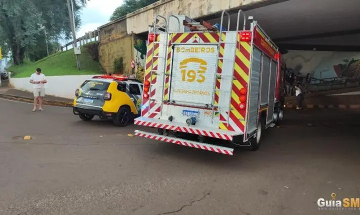 ACIDENTE NA BR-277 EM SÃO MIGUEL DO IGUAÇU DEIXA DUAS PESSOAS FERIDAS APÓS VEÍCULO CAIR EM TÚNEL