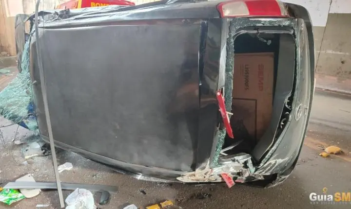 ACIDENTE NA BR-277 EM SÃO MIGUEL DO IGUAÇU DEIXA DUAS PESSOAS FERIDAS APÓS VEÍCULO CAIR EM TÚNEL