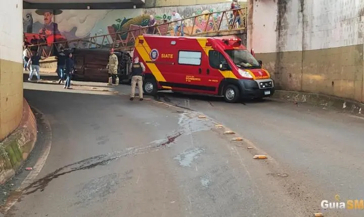 ACIDENTE NA BR-277 EM SÃO MIGUEL DO IGUAÇU DEIXA DUAS PESSOAS FERIDAS APÓS VEÍCULO CAIR EM TÚNEL