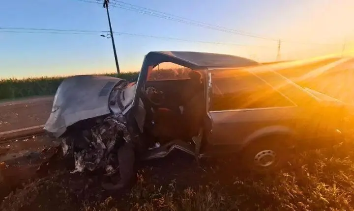 ACIDENTE NA PR-495 ENVOLVE CARRO E CAMINHÃO EM MEDIANEIRA