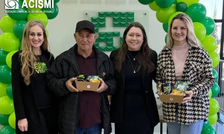 ACISMI RECEBE NO DIA DO ASSOCIATIVISMO O PREFEITO MUNICIPAL E PRESIDENTE DA CÂMARA