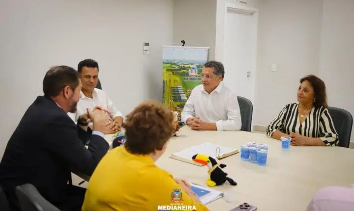 ADMINISTRAÇÃO MUNICIPAL DE MEDIANEIRA RECEBE REITORIA DA UDC PARA DISCUTIR PROJETOS ESTRATÉGICOS