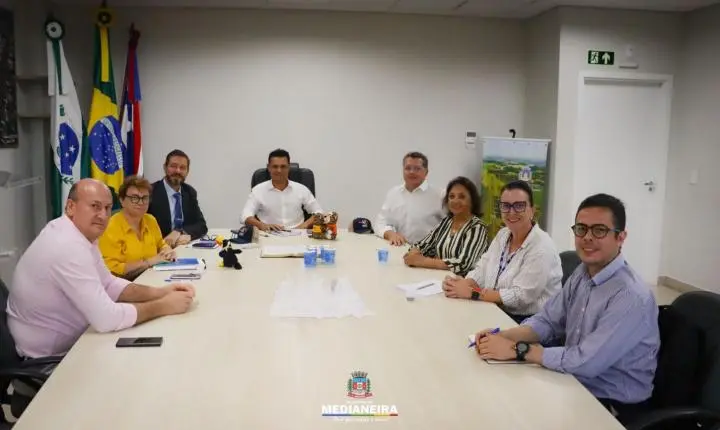 ADMINISTRAÇÃO MUNICIPAL DE MEDIANEIRA RECEBE REITORIA DA UDC PARA DISCUTIR PROJETOS ESTRATÉGICOS