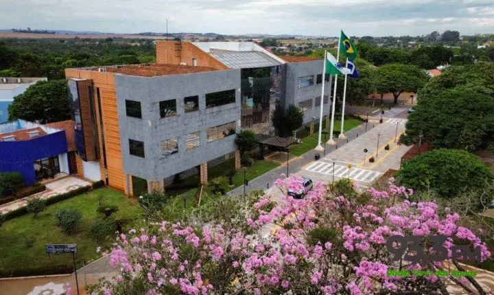 ADMINISTRAÇÃO MUNICIPAL DE SANTA HELENA AFIRMA COLABORAR COM INVESTIGAÇÃO E ANUNCIA REVISÃO DE CONTRATOS DO TRANSPORTE ESCOLAR