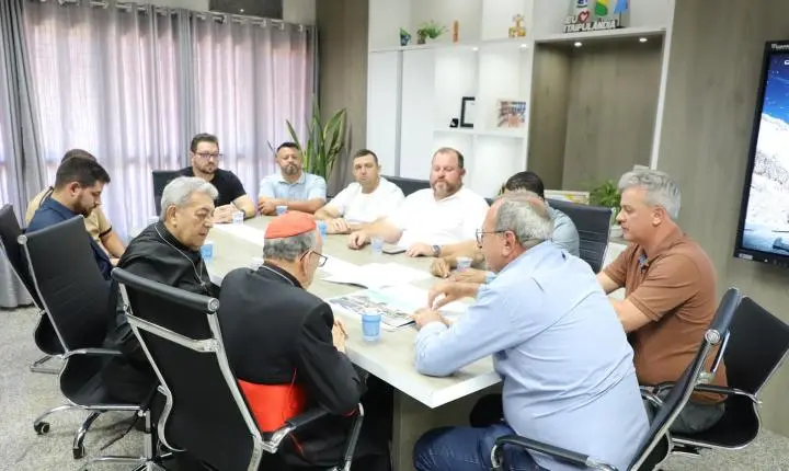 ADMINISTRAÇÃO MUNICIPAL RECEBE CARDEAL DOM RAYMUNDO DAMASCENO EM ITAIPULÂNDIA
