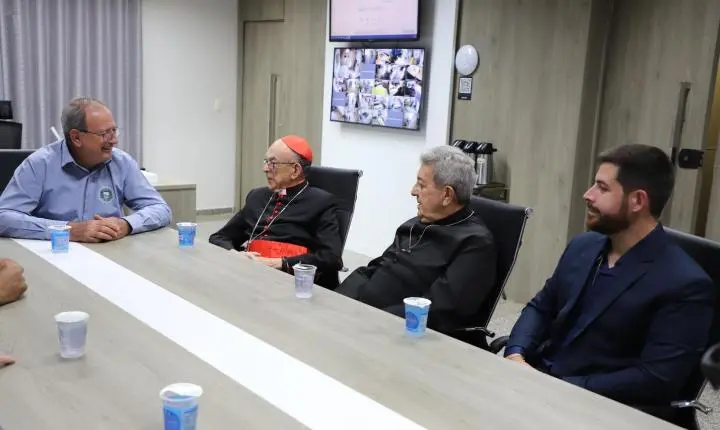 ADMINISTRAÇÃO MUNICIPAL RECEBE CARDEAL DOM RAYMUNDO DAMASCENO EM ITAIPULÂNDIA