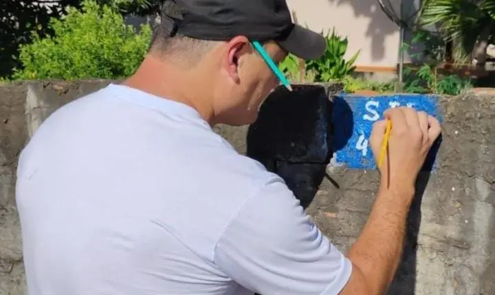 AGENTES DE ENDEMIAS DE ITAIPULÂNDIA INICIAM IDENTIFICAÇÃO DE POSTES PARA REFORÇAR O COMBATE À DENGUE
