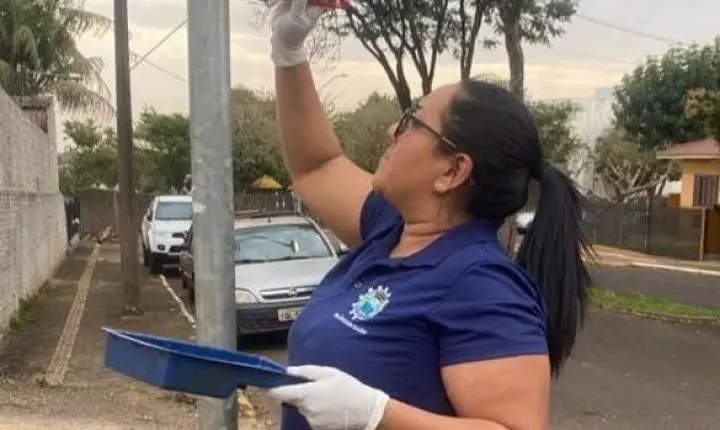 AGENTES DE ENDEMIAS DE ITAIPULÂNDIA INICIAM IDENTIFICAÇÃO DE POSTES PARA REFORÇAR O COMBATE À DENGUE
