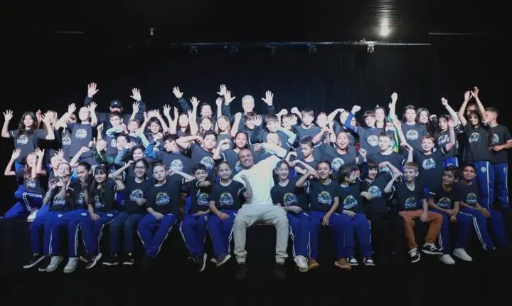 ALUNOS DA EDUCAÇÃO EM TEMPO INTEGRAL CONQUISTAM GRADUAÇÃO EM MUAYTHAI EM ITAIPULÂNDIA