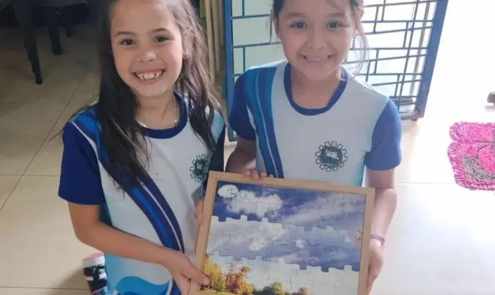 ALUNOS DA ESCOLA DONA LEOPOLDINA DO CARAMURU VISITAM A ASSOREMI PARA APRENDER SOBRE RECICLAGEM