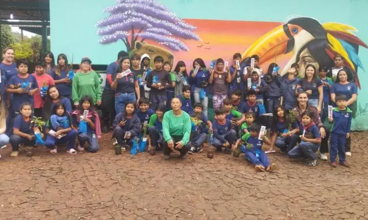 ALUNOS DA ESCOLA INDÍGENA ARANDU RENDA PARTICIPAM DE VISITA EDUCATIVA AO VIVEIRO MUNICIPAL DE ITAIPULÂNDIA