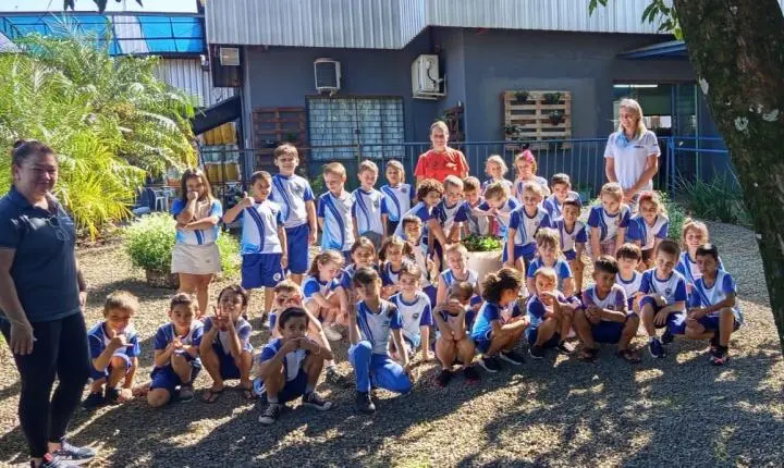 ALUNOS DE ITAIPULÂNDIA VISITAM ASSOCIAÇÃO DE RECICLAGEM E APRENDEM NA PRÁTICA SOBRE SUSTENTABILIDADE