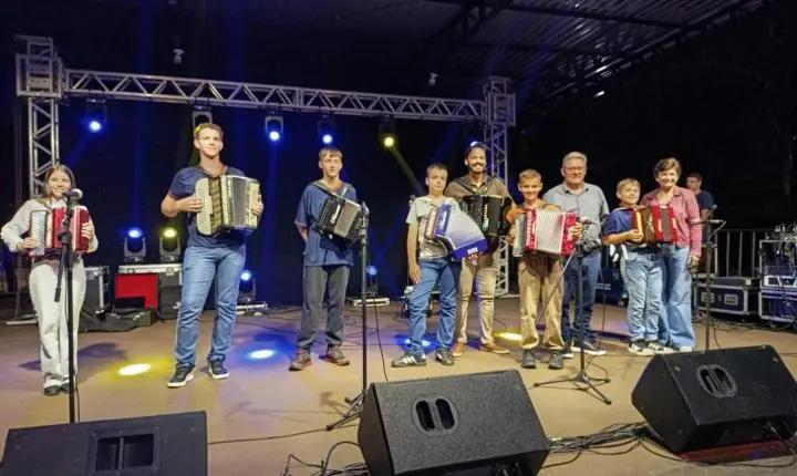 APRESENTAÇÕES DE VIOLA CAIPIRA E GAITA PONTO MARCAM FEIRA GASTRONÔMICA E CULTURAL EM MISSAL