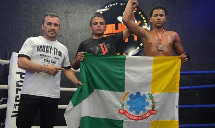 ATLETAS DE SÃO MIGUEL DO IGUAÇU CONQUISTAM OURO NO KICKBOXING E NO VOLEIBOL FEMININO SUB-19