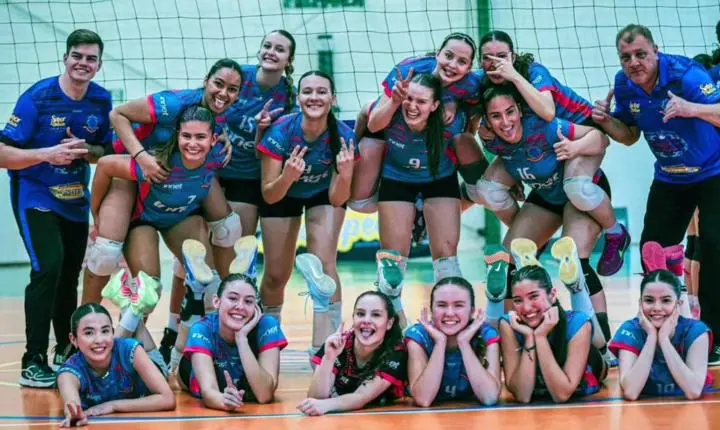 ATLETAS DE SÃO MIGUEL DO IGUAÇU CONQUISTAM OURO NO KICKBOXING E NO VOLEIBOL FEMININO SUB-19