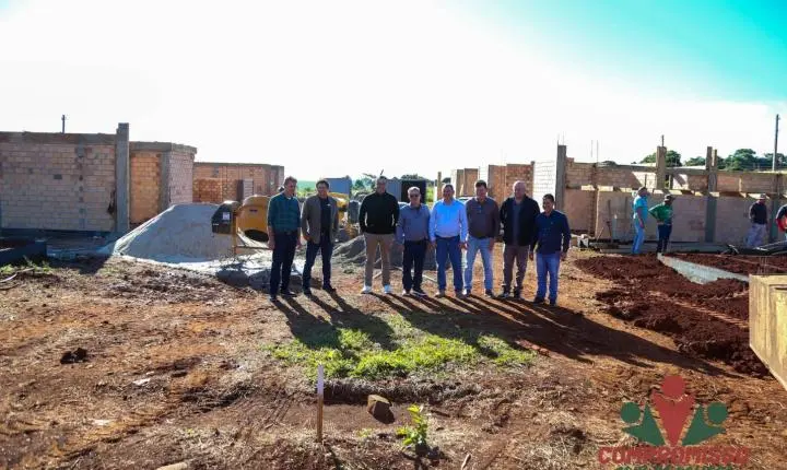 AUTORIDADES DE MISSAL ACOMPANHAM OBRAS DE 20 CASAS POPULARES COM INVESTIMENTO DE R$ 2,5 MILHÕES NO LOTEAMENTO TUIUTI EM VISTA ALEGRE
