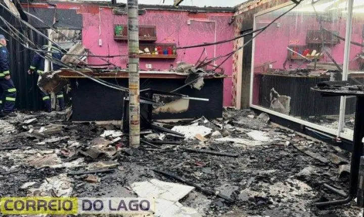 BOATE É DESTRUÍDA POR INCÊNDIO DE GRANDES PROPORÇÕES DURANTE A MADRUGADA EM SANTA HELENA