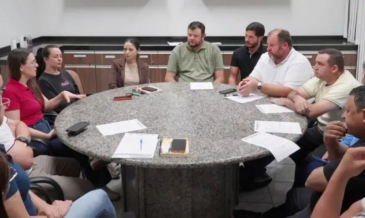CÂMARA DE ITAIPULÂNDIA RECEBE EDUCADORES PARA DISCUTIR AS MUDANÇAS NO FÓRUM MUNICIPAL DA EDUCAÇÃO