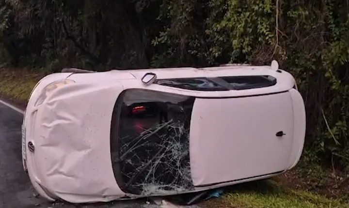 CAMINHÃO DE SÃO MIGUEL DO IGUAÇU SE ENVOLVE EM COLISÃO COM OUTROS VEÍCULOS E DEIXA PISTA INTERDITADA