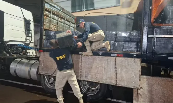 CAMINHONEIRO É PRESO COM MAIS DE 2,3 TONELADAS DE MACONHA NA BR-277