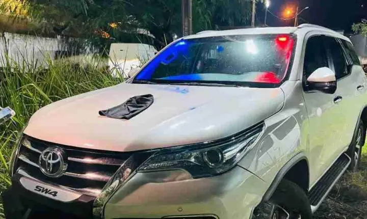 CAMINHONETE ROUBADA É RECUPERADA APÓS PERSEGUIÇÃO POLICIAL E SUSPEITO FOGE EM ÁREA DE MATA EM FOZ DO IGUAÇU