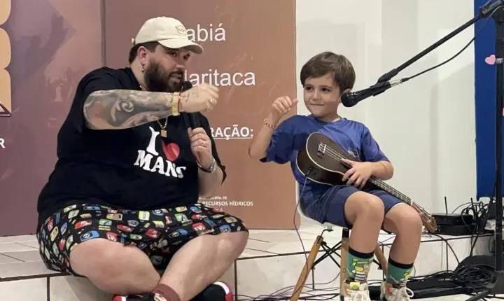 CANTOR PANDA EMOCIONA O BRASIL AO SURPREENDER MENINO DE MATELÂNDIA APÓS VÍDEO VIRAL