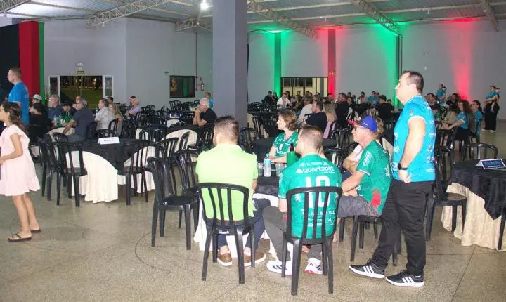 CARAMURU FUTEBOL CLUBE APRESENTA NOVOS UNIFORMES E REFORÇA PROJETO QUE VAI ALÉM DO FUTEBOL
