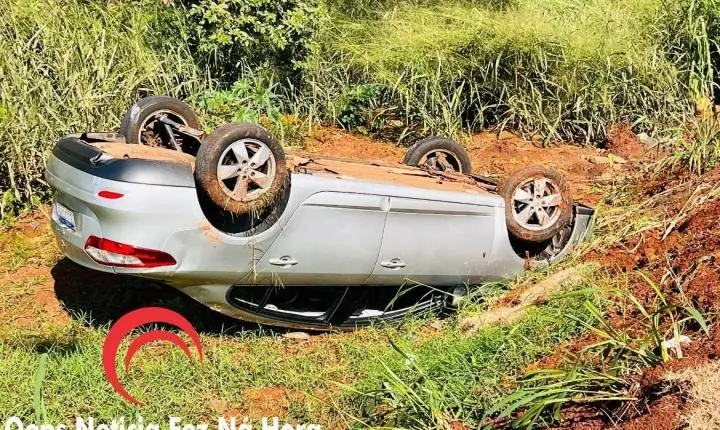 CASAL FICA FERIDO APÓS CAPOTAMENTO NA AVENIDA DAS CATARATAS EM FOZ DO IGUAÇU