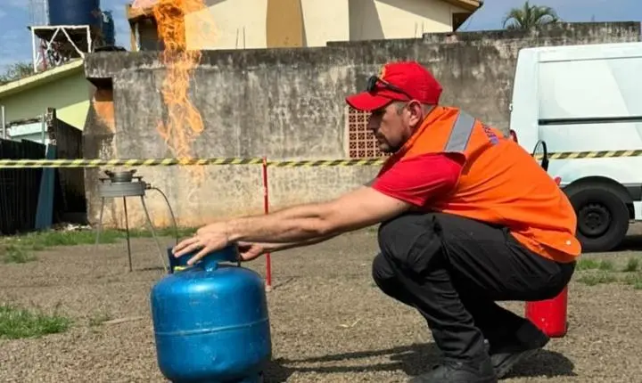 CIPA PROMOVE RECICLAGEM DA BRIGADA DE INCÊNDIO DO HOSPITAL E MATERNIDADE ITAIPULÂNDIA