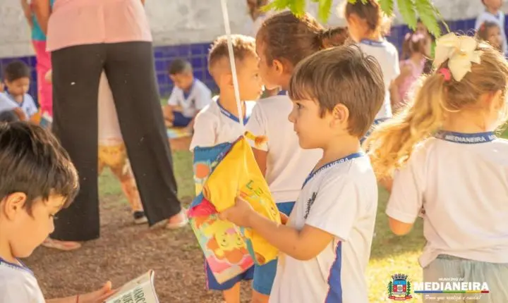 CMEI MOACIR MICHELETTO PROMOVE DIA ESPECIAL DE LEITURA EM MEDIANEIRA