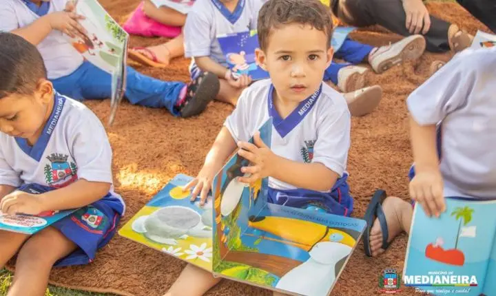 CMEI MOACIR MICHELETTO PROMOVE DIA ESPECIAL DE LEITURA EM MEDIANEIRA